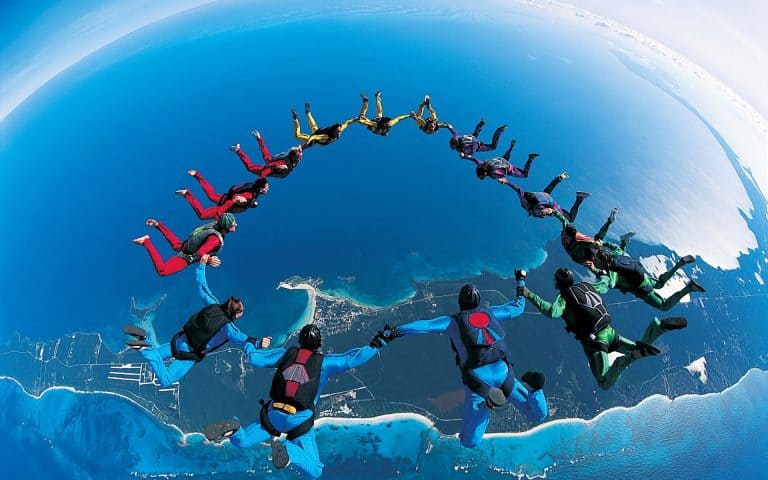 Disfruta de la adrenalina y de los deportes de riesgo con el paracaidismo