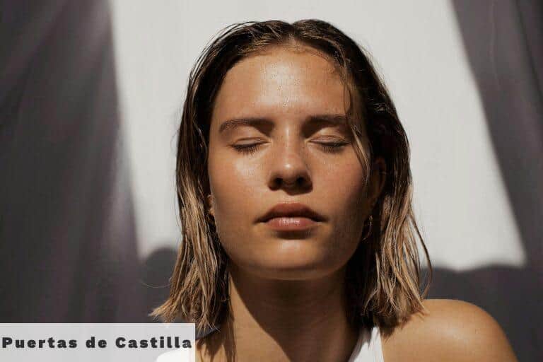 Consejos para mantener una piel radiante a pesar del sol y el calor