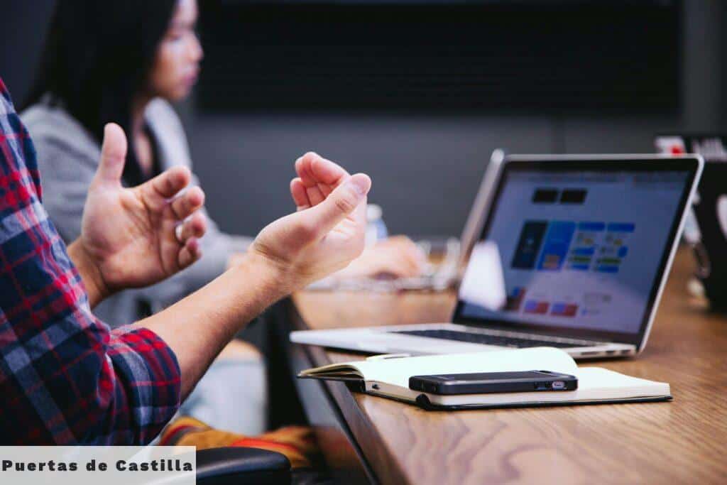 Cómo mejorar tus habilidades de comunicación en el trabajo